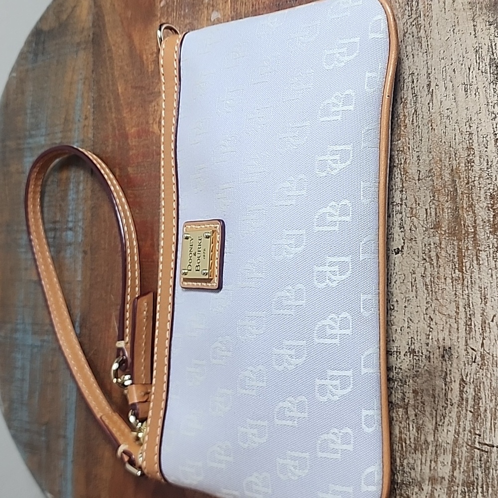 Dooney And Bourke Lavender Leather Signature DB Wristlet Mini Purse Pouch - Picture 4 of 13